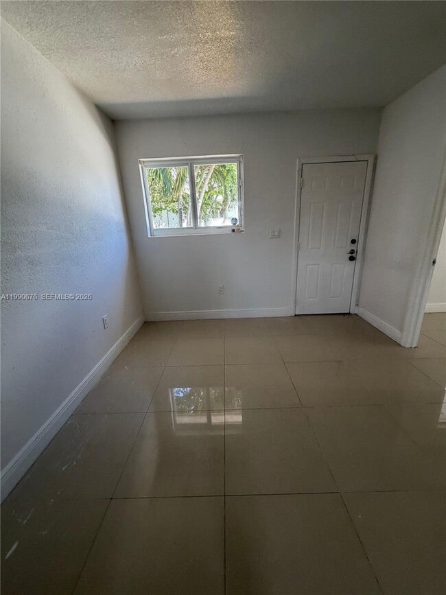 Photo - 12210 NE 14th Ave Unidad 12210