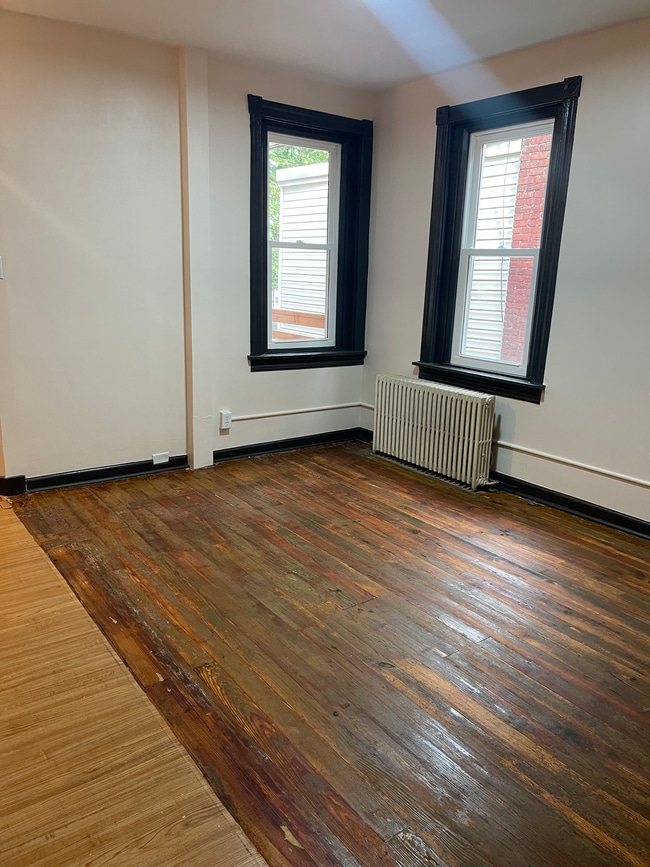 Living Room - 305 N 5th Ave Unit #2