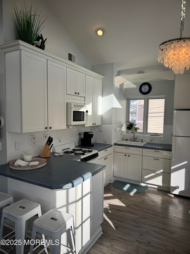 Photo - 120 W Chadwick Way