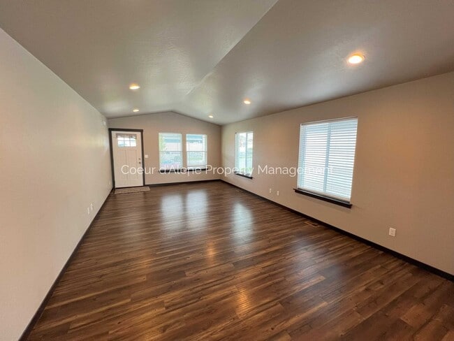 Photo - 3 bed house in Crown Pointe subdivision!