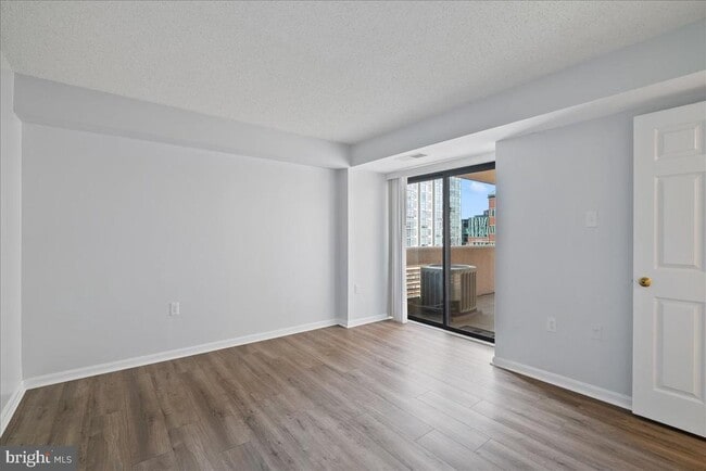 Photo - 1301 N Courthouse Rd Unidad 1516