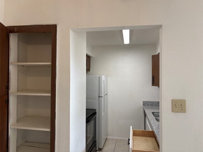 Photo - 7200 Clarewood Dr Unidad 13