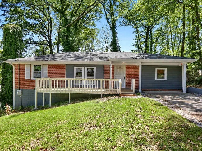 Building Photo - 872 Glenway Dr SW