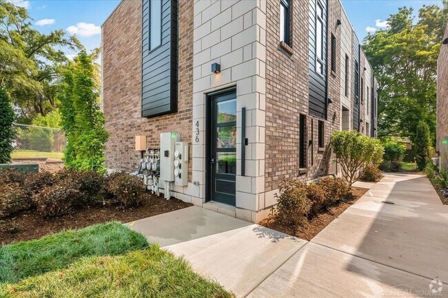Building Photo - 432 W Tienken Rd Rental