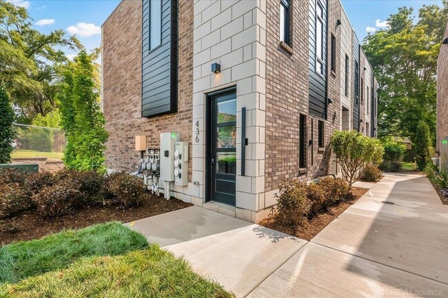 Building Photo - 432 W Tienken Rd Rental