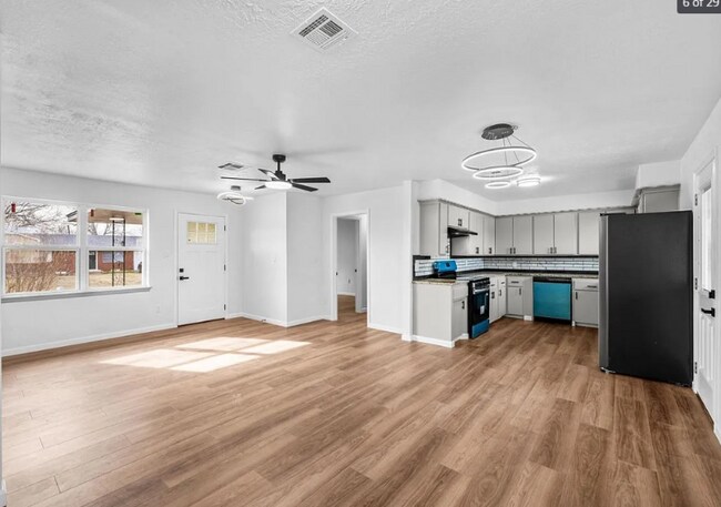 Photo - 4811 NW Lindy Ave