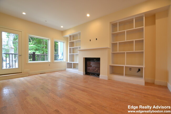 Photo - 118 Tremont St Townhome