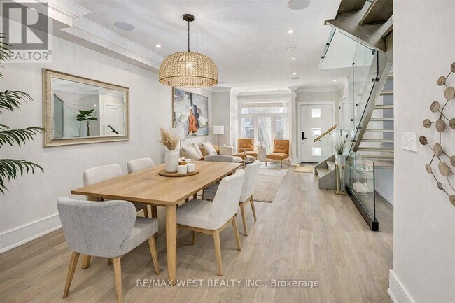 Photo - 94 Lake Crescent