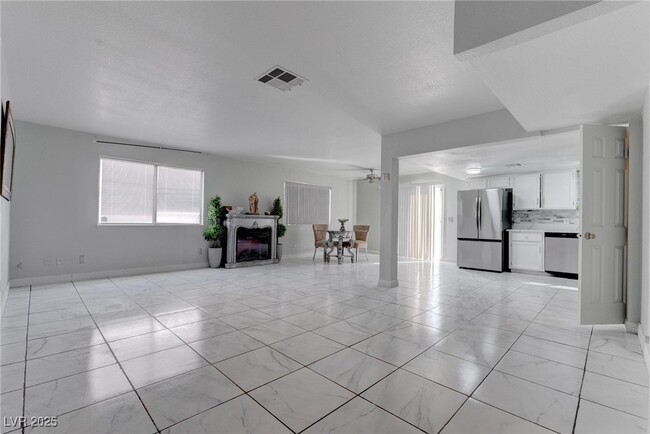 Photo - 6101 Crockery St