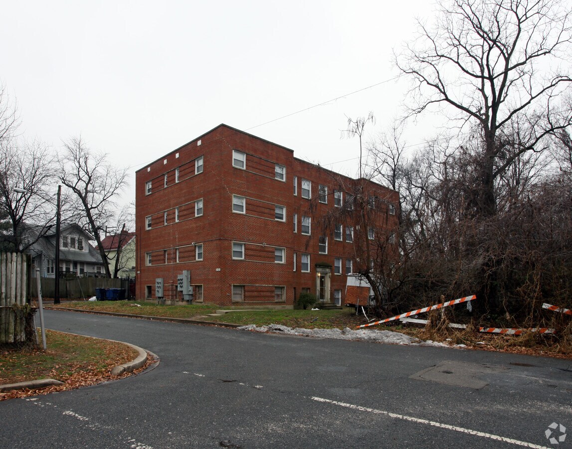 Photo - 3101 Waclark Pl SE