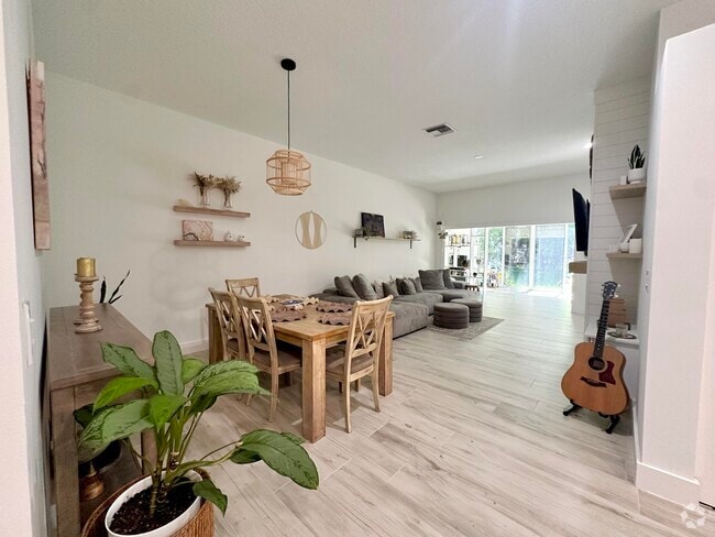 Building Photo - 1813 Wood Fern Dr Rental