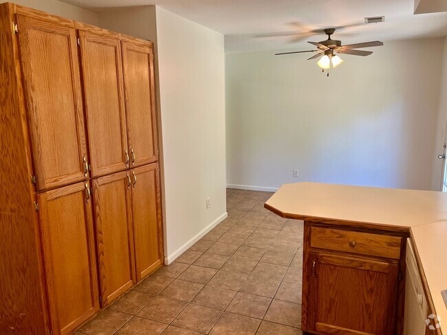 Building Photo - For rent 3 bedroom, 2 bath. Rental