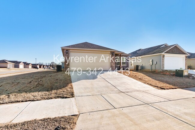 Photo - Brand new 3 bedroom, 2 bathroom home in Fayetteville, Arkansas