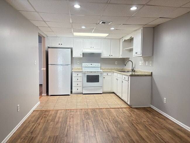 Photo - 3 Bedroom, 2.5 Bathroom Condo in High Point!