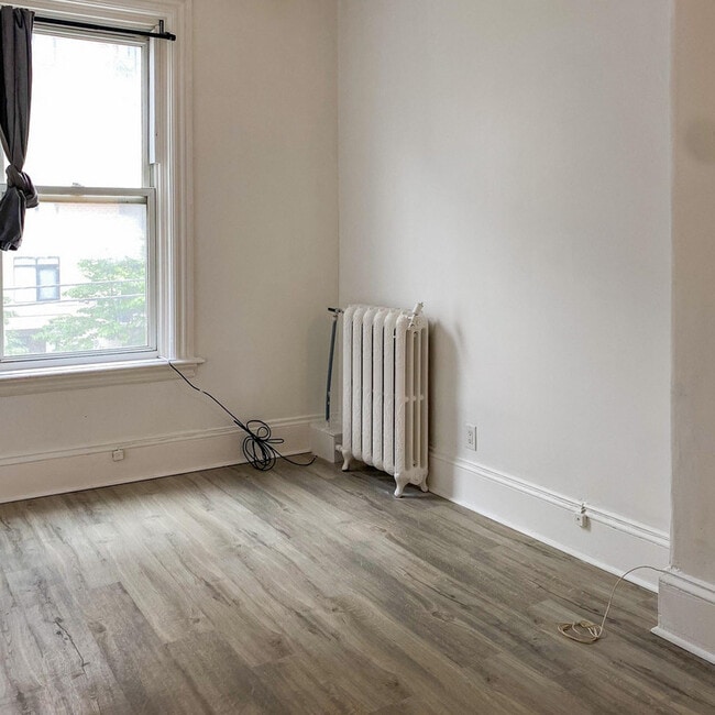 Building Photo - 379 Cooper St Unit 6