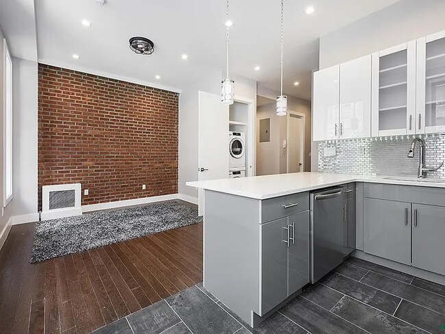 Photo - 417 Manhattan Ave Unit 3