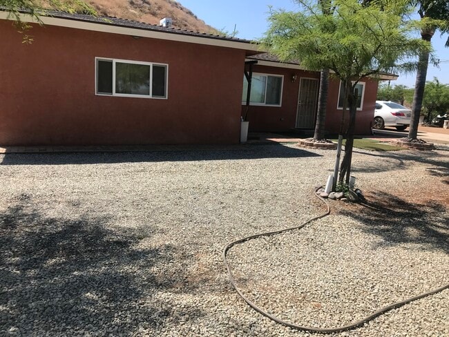 Parte frontal - 27295 Vista Ave