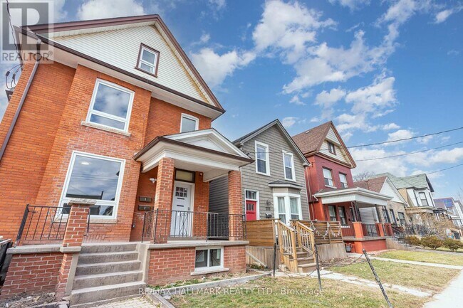 Photo - 291 Emerald St N