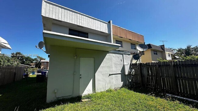 Photo - 7956 SW 6th St