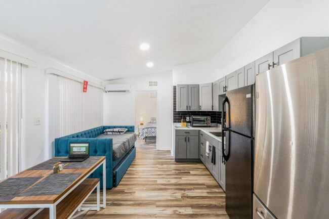 Photo - 2301 Carlton Dr Unidad 2