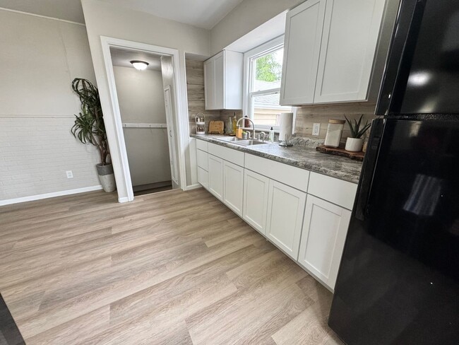 Photo - Remodeled 3 bed, 1 bath home for rent in Waterloo