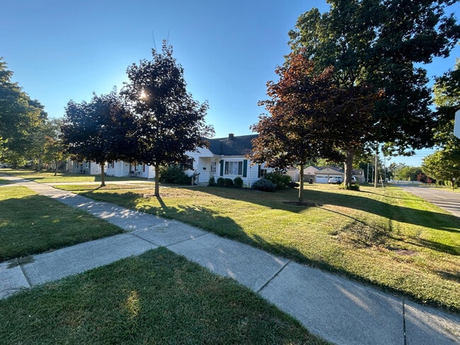 Building Photo - 302 E Indiana Ave Rental