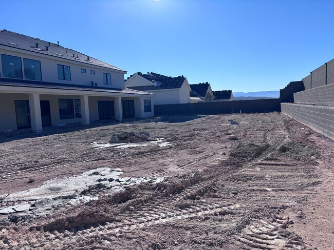 Photo - Gorgeous 7 bed 8 bath home with Swimming Pool and RV Garage