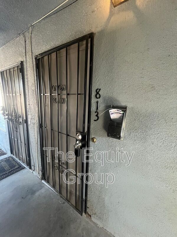 Building Photo - 813 N Floral St Rental