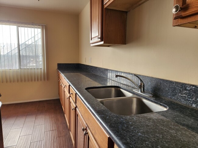 Building Photo - 1226 Gower N St Unit 2