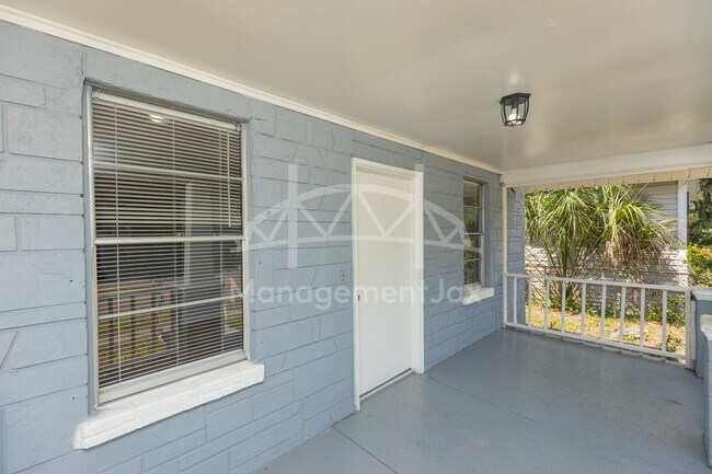 Photo - 622 E 63rd St