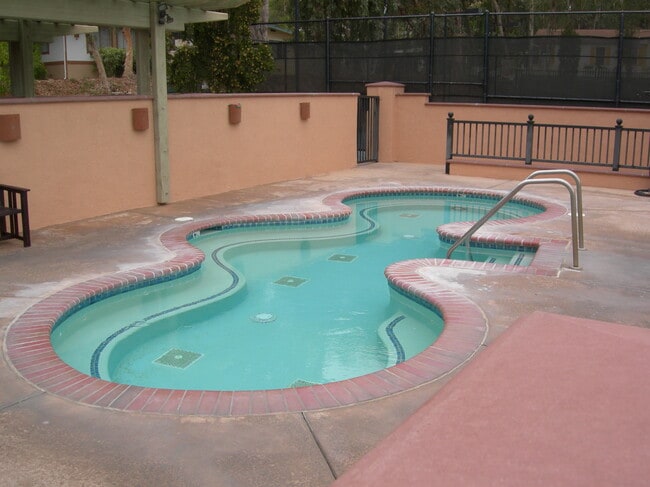 Jacuzzi - 23777 Mulholland Hwy