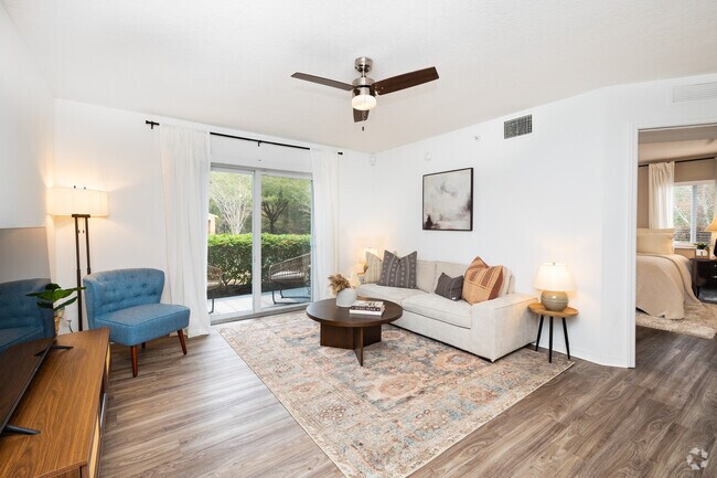 1BR, 1BA - 720SF Living