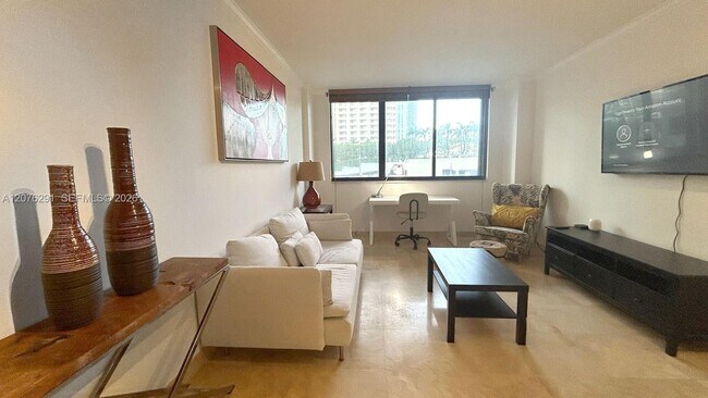 Photo - 540 Brickell Key Dr Unidad 512