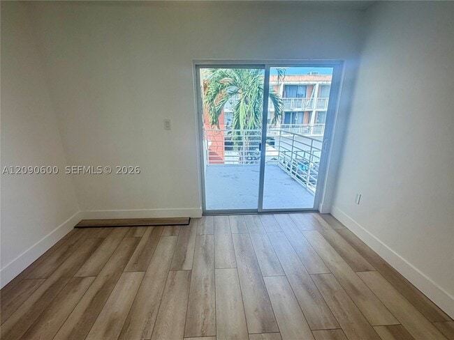 459 SW 4th St Unit 3
