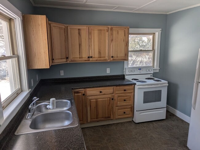 Kitchen - 353 N State St Unit A