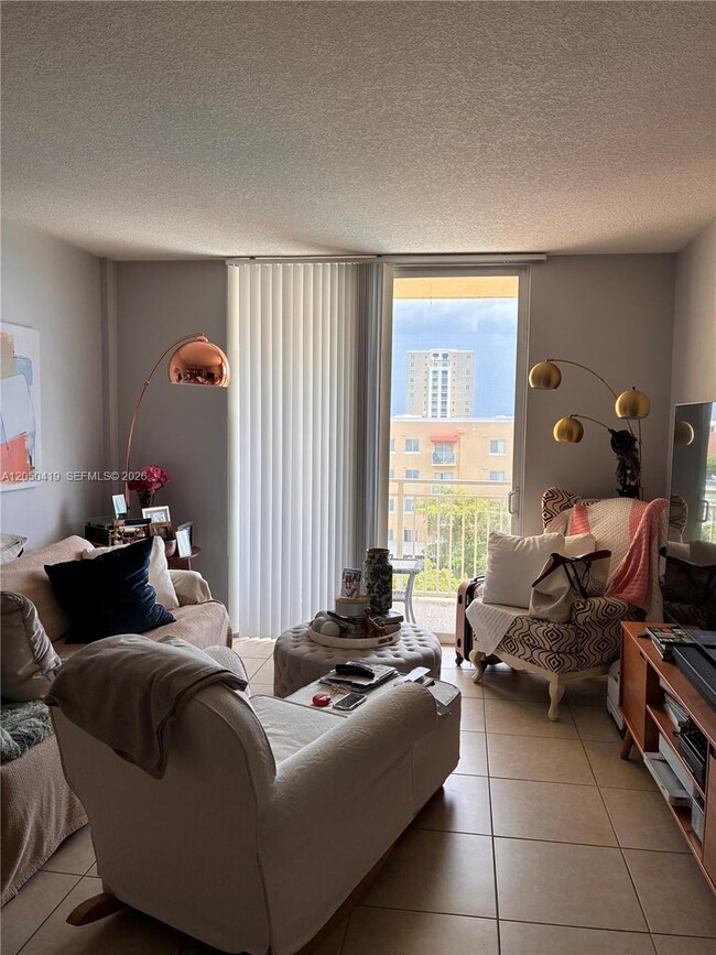 Building Photo - 215 SW 42nd Ave Unit 603