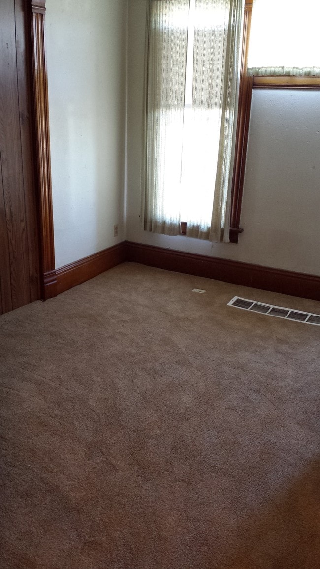 Bed 3 - 904 Vine St Unit 904