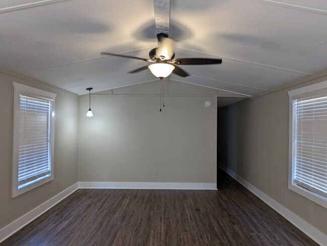 Photo - 415 Green Oak Rd