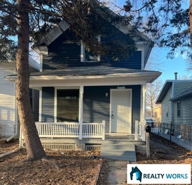 Building Photo - Quaint Updated House for Rent