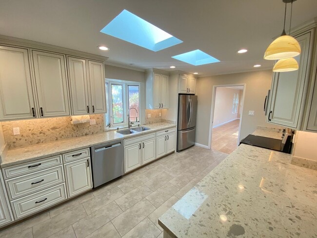 Photo - 3 Bed 2 Bath SIngle Family Home In Walnut Creek (Water, Garbage, Internet Are Included In The Rent)