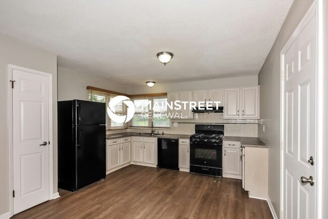 Photo - 3 Bedroom Pet-Friendly Home in ST PETERS, MO with Main Street Renewal