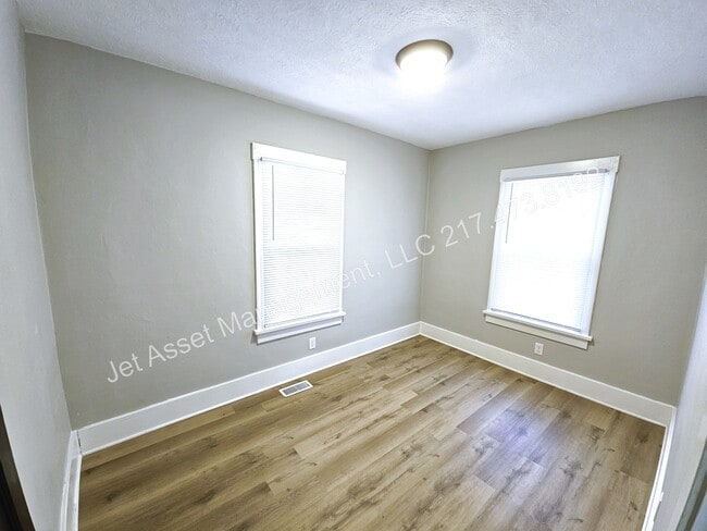 Photo - Beautifully updated 2 bedroom home for rent!