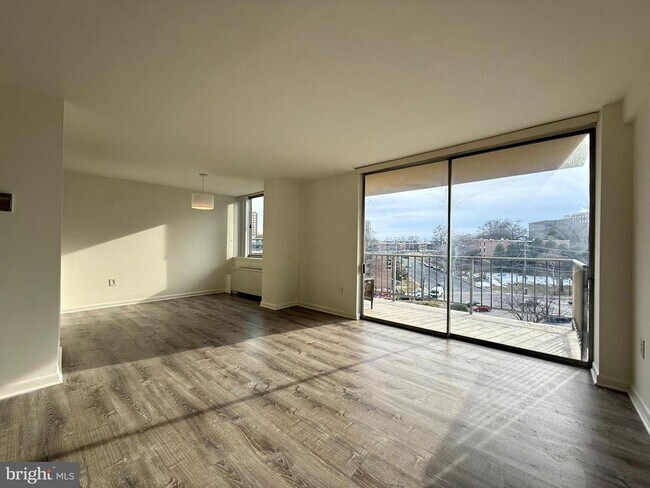 Photo - 5565 Columbia Pike Unit 411