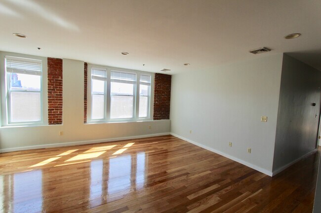 Photo - 327 Main St Unit 1