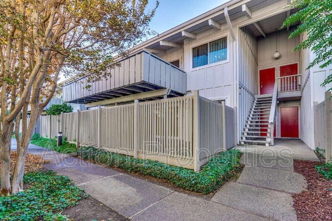 Building Photo - 255 S Rengstorff Ave Unit #23