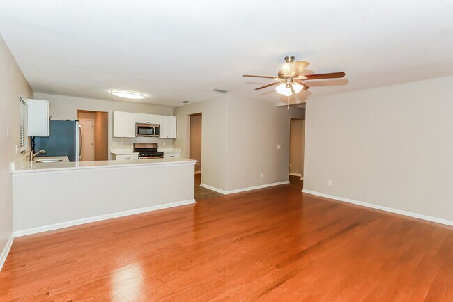 Photo - 7815 Capwood Ave