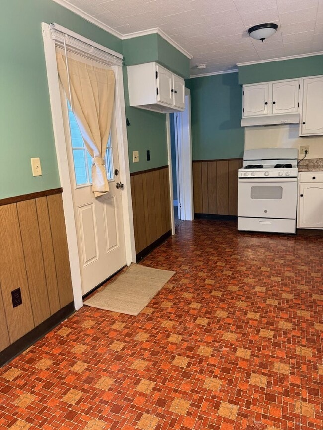 Kitchen - 31 Paine St Unit Lower left