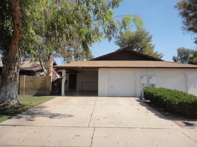 Building Photo - 1928 E Jacinto Ave Rental