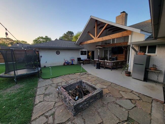Building Photo - 12403 Tottenham Dr