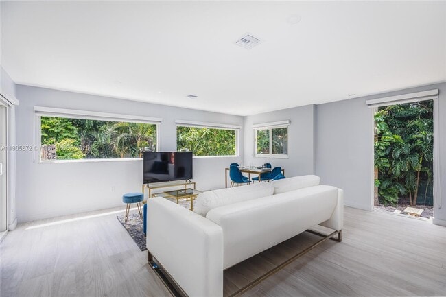 Photo - 2742 Coacoochee St Unit 2